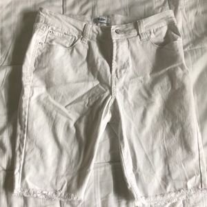Size 8 white Bermuda shorts